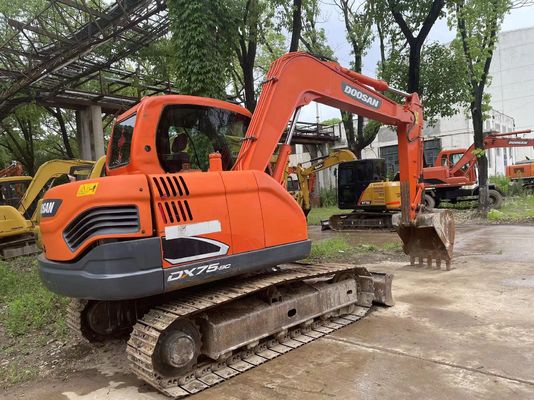 دوسان DX75-9C الحفرة الصغيرة المستخدمة 2017 العام الرؤية والسلامة