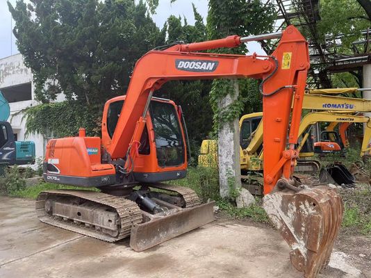 دوسان DX75-9C الحفرة الصغيرة المستخدمة 2017 العام الرؤية والسلامة