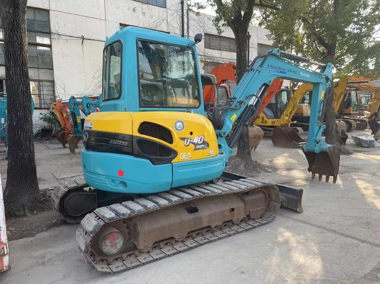 اليابان تستخدم حفرة صغيرة كوبوتا U40-5 مع نظام هيدروليكي فعال