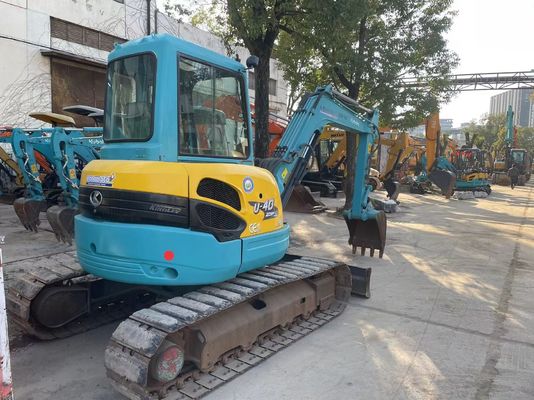 اليابان تستخدم حفرة صغيرة كوبوتا U40-5 مع نظام هيدروليكي فعال