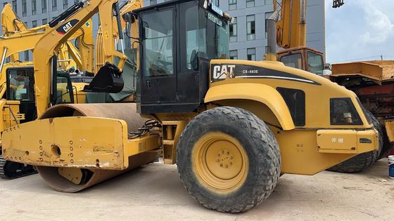 اللون الأصلي المستخدم كاتربيلر CS-683E طبل واحد على الطريق في حالة ممتازة