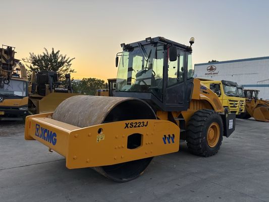 ضاغط أسطواني واحد XCMG XS223J سهل التشغيل وفي حالة جيدة