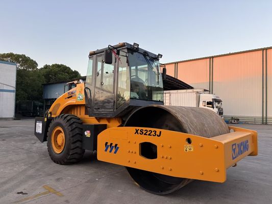 ضاغط أسطواني واحد XCMG XS223J سهل التشغيل وفي حالة جيدة