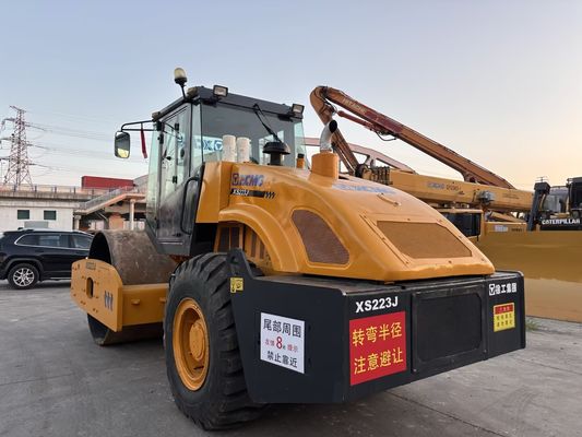 ضاغط أسطواني واحد XCMG XS223J سهل التشغيل وفي حالة جيدة