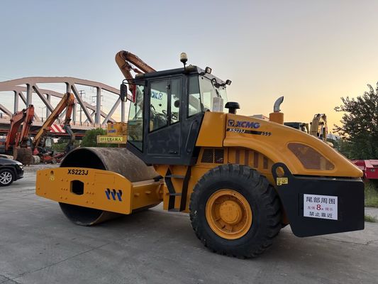 ضاغط أسطواني واحد XCMG XS223J سهل التشغيل وفي حالة جيدة