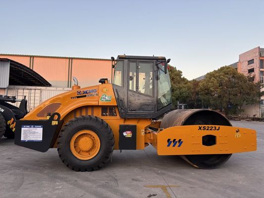 ضاغط أسطواني واحد XCMG XS223J سهل التشغيل وفي حالة جيدة