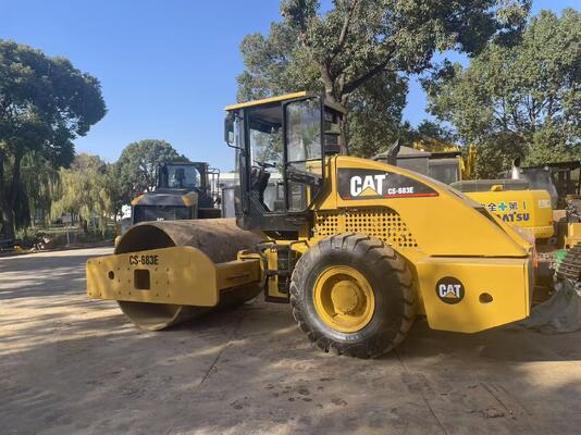 اليابان الأصلية Caterpillar CS-683E عجلة طريق طبل واحد في حالة ممتازة