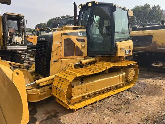 جرافة ذات شفرة بستة اتجاهات مثبتة على زحافات CAT D5K XL لون أصلي