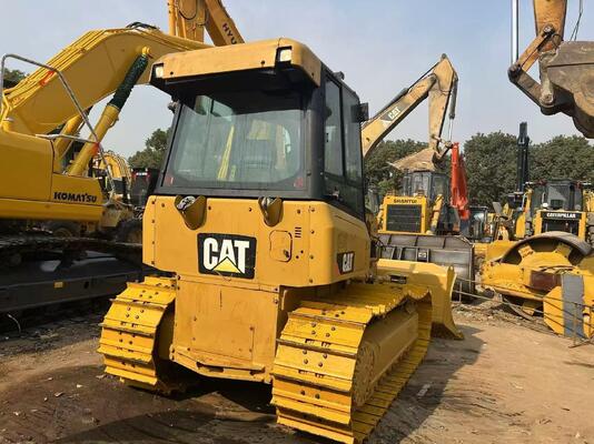 جرافة ذات شفرة بستة اتجاهات مثبتة على زحافات CAT D5K XL لون أصلي