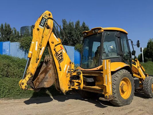 حفارة خلفية مستعملة JCB 3CX ذات لون أصلي، دفع رباعي