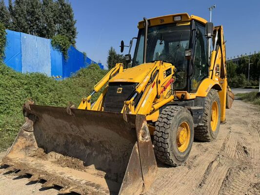 حفارة خلفية مستعملة JCB 3CX ذات لون أصلي، دفع رباعي